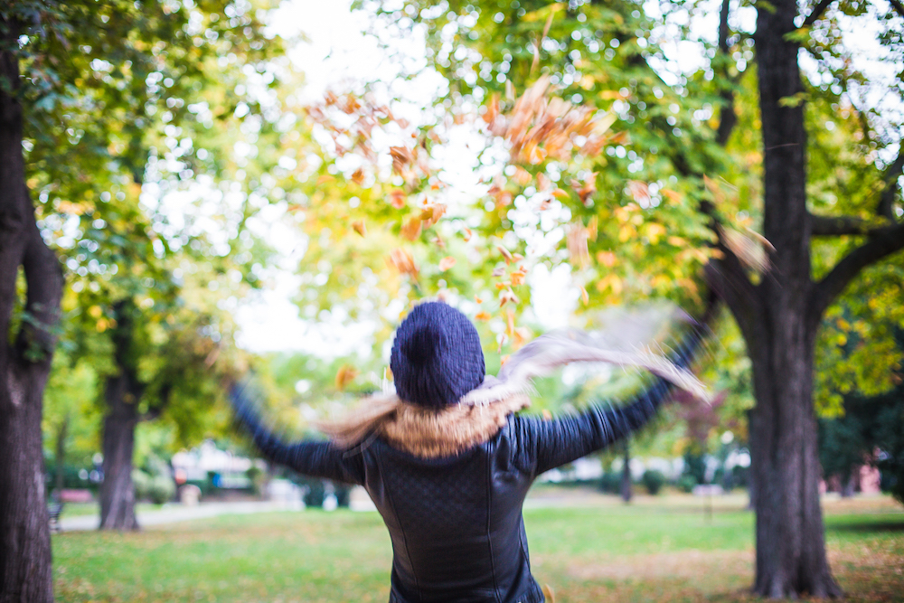 girl-throwing-autumn-leaves-in-the-air-picjumbo-com